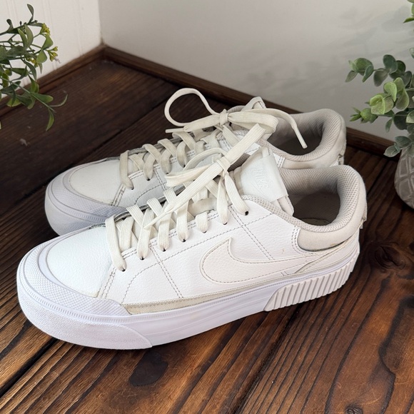 Nike Women's Court Legacy Lift platform sneakers - Picture 3 of 7